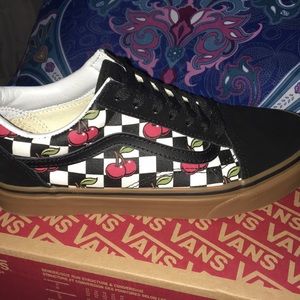 Vans/ (cherry checker)